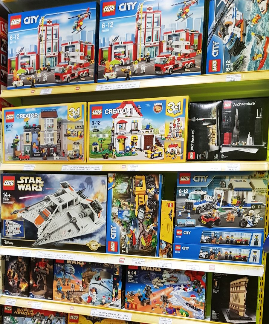 Photo montrant les Lego City, Lego Creator et Legp Star Wars
